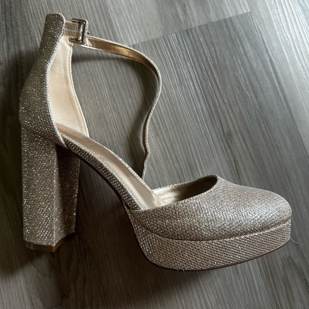 Ankis Black Platform Closed Toe Heels, 4 in